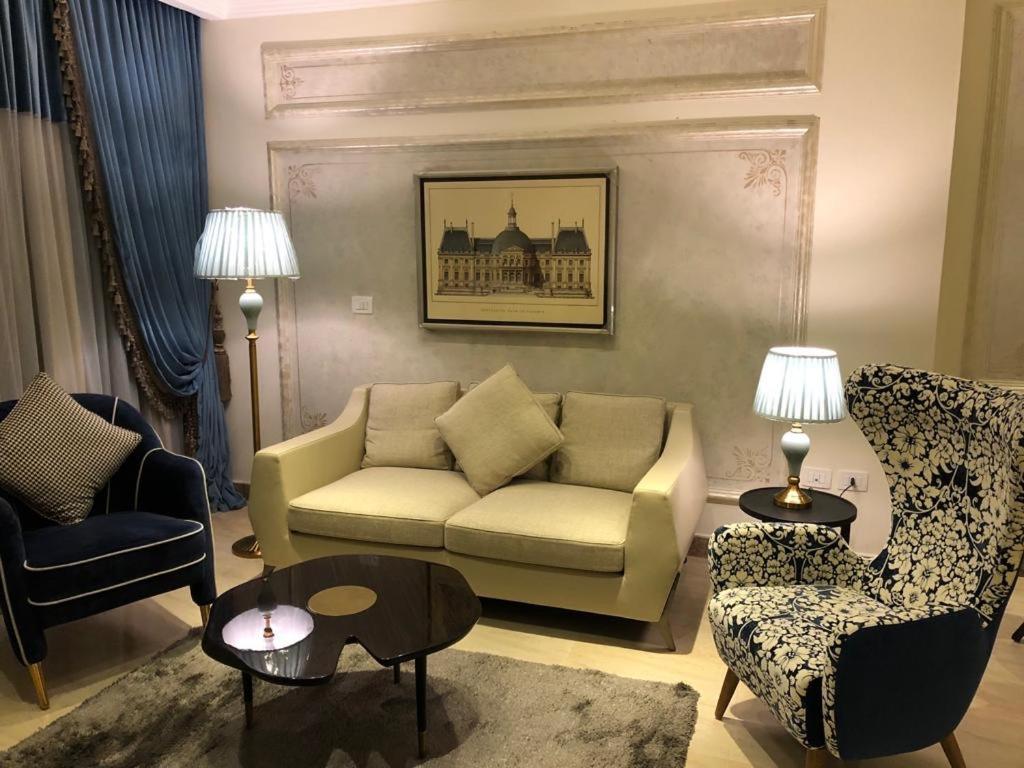Fleet Club Mahrousa Alexandria Ngoại thất bức ảnh A living room in a suite at the hotel