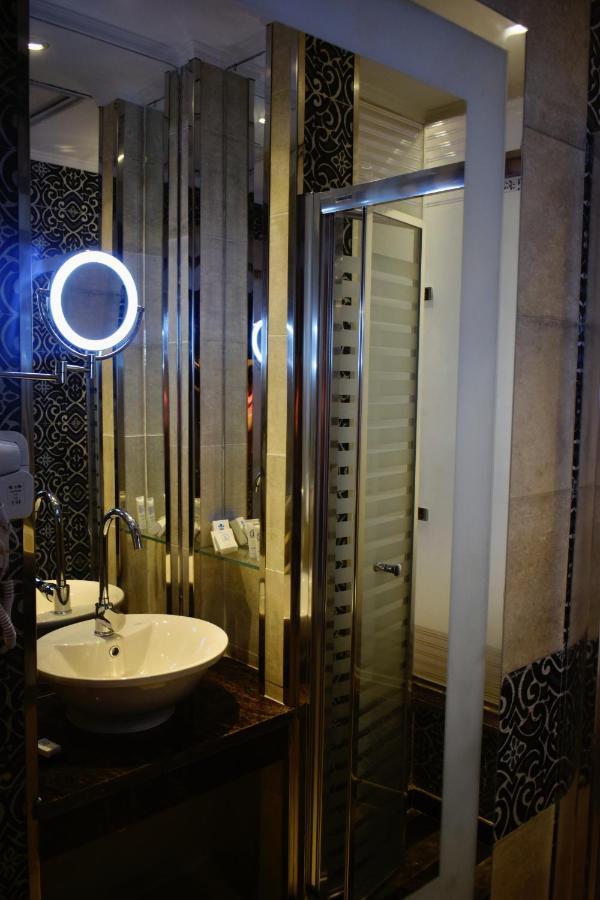 Fleet Club Mahrousa Alexandria Ngoại thất bức ảnh A bathroom in the hotel