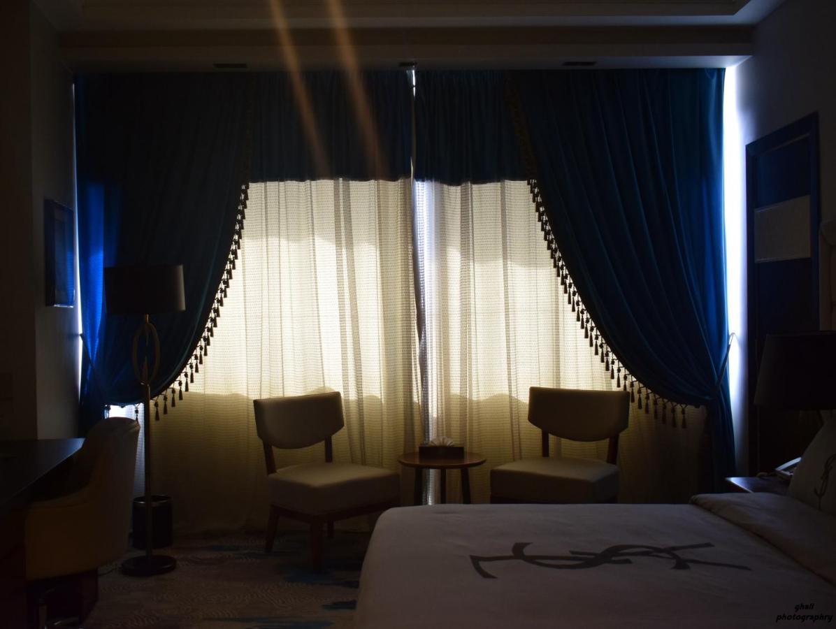 Fleet Club Mahrousa Alexandria Ngoại thất bức ảnh Curtains in a bedroom