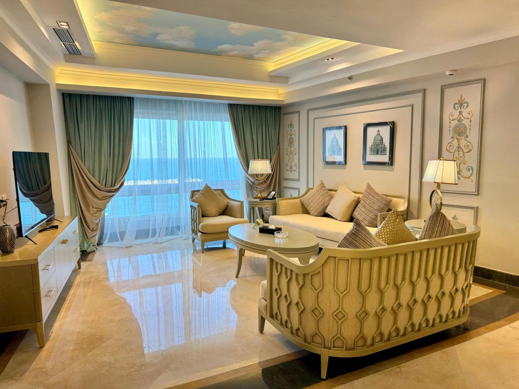 Fleet Club Mahrousa Alexandria Ngoại thất bức ảnh Living room of a suite at the hotel