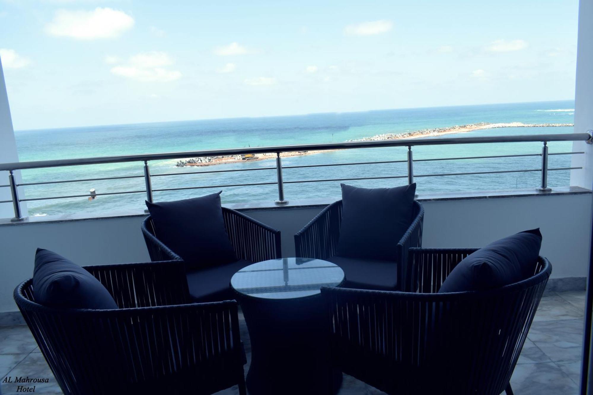 Fleet Club Mahrousa Alexandria Ngoại thất bức ảnh View from the balcony of a suite at the Hilton Colombo