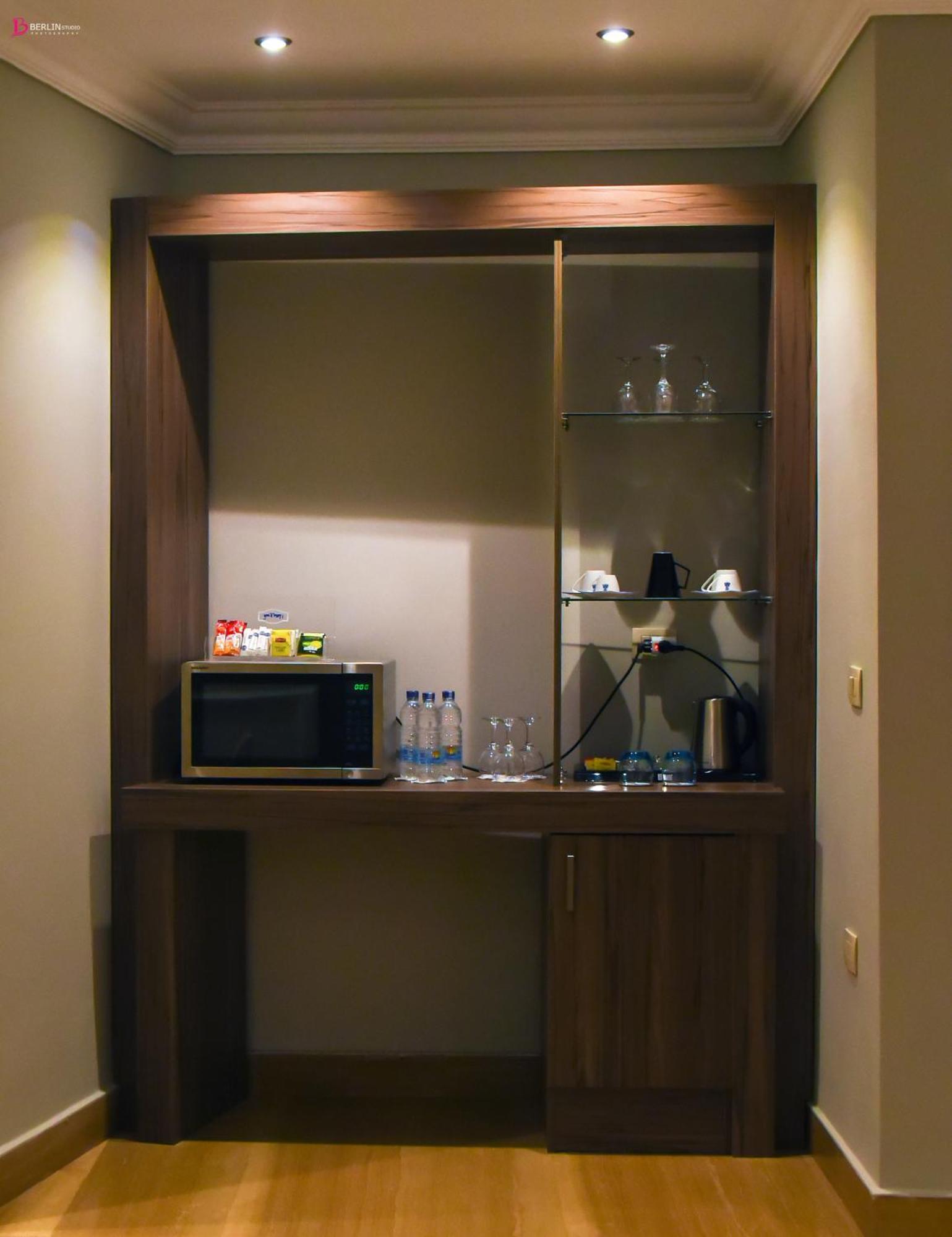 Fleet Club Mahrousa Alexandria Ngoại thất bức ảnh A wet bar in a hotel room